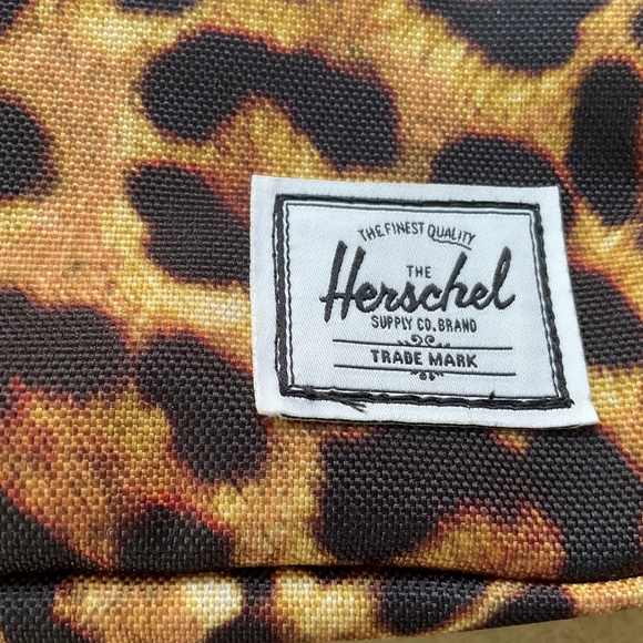 Herschel Supply Co. Heritabe Leopard Print Crossbody NWT - Picture 10 of 10